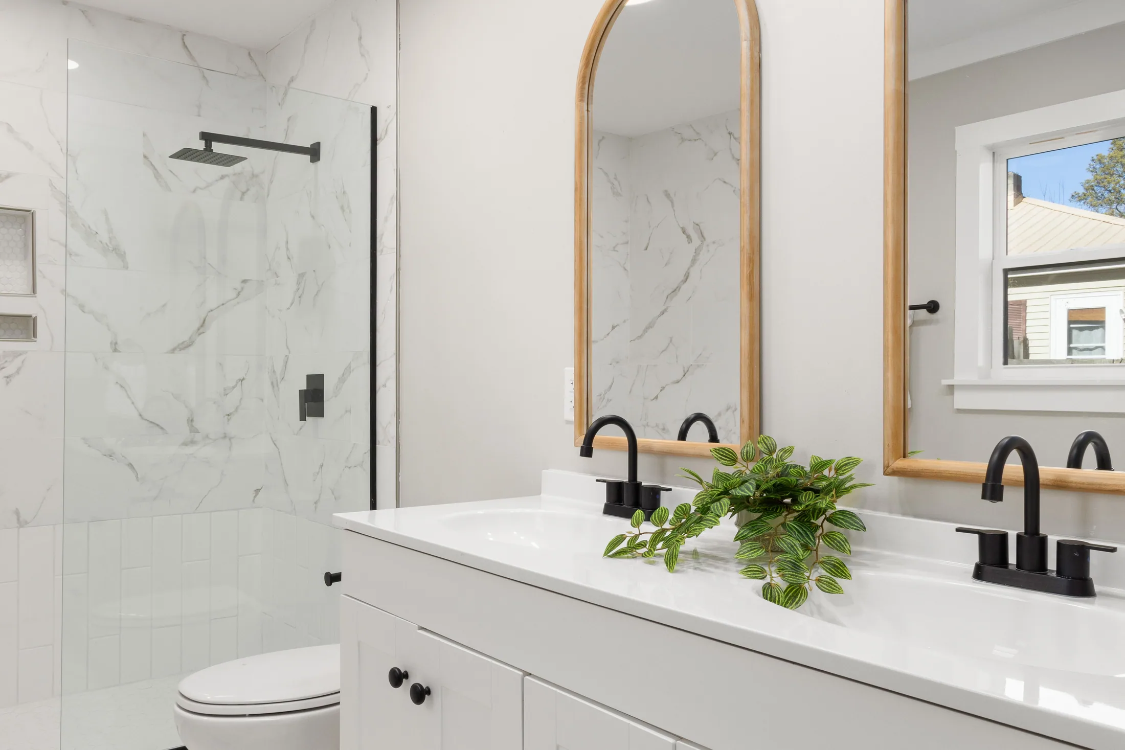 Vanities & bathroom storage